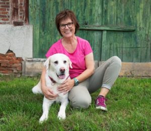 Sylvia Schomacher mit Hund